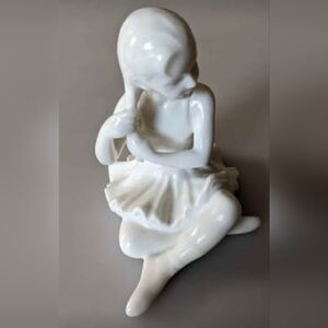 Vintage Young Ballerina Figurine. 4.5" Tall.